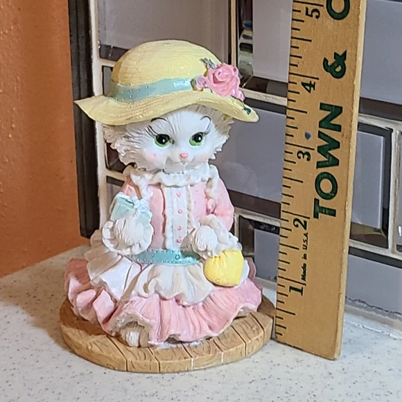 Victorian Kitten Figurine super cute Knick knack - Picture 9 of 11